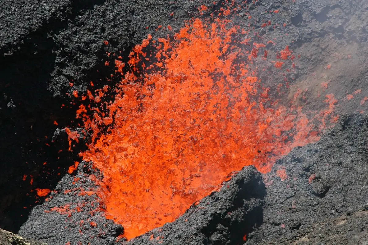 Arena, grava y piedra volcánica de colores Lava Roca: Usos y  Características de Lava Roca