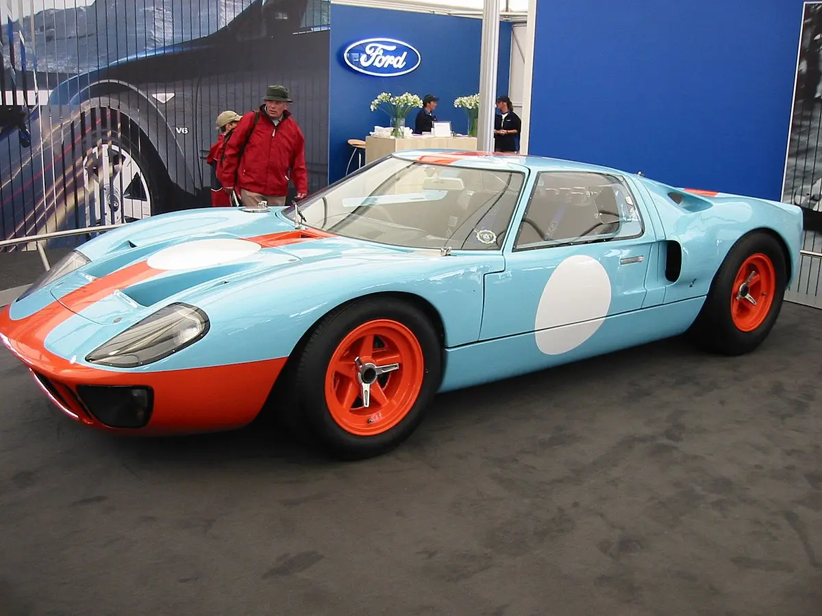 carroceria ford gt40 en fibra de vidrio - Quién diseñó el GT40